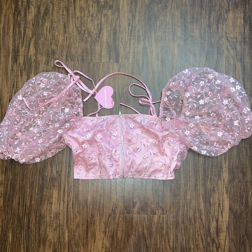 NWT Sugar Thrillz/Dolls Kill pink puff sleeves embroidered floral crop top small - Picture 8 of 11